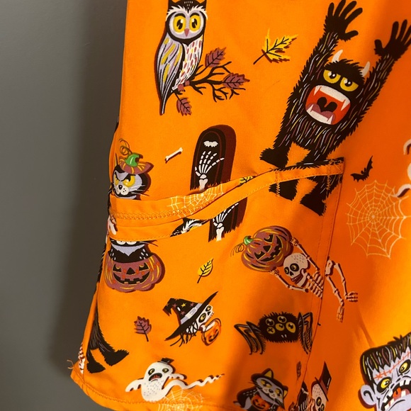Halloween Scrub Top M - Picture 2 of 4